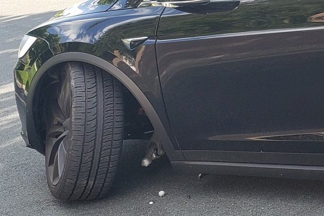 Tesla lengőkar és lengőkar szett csere: amit minden Tesla tulajdonosnak tudnia kell