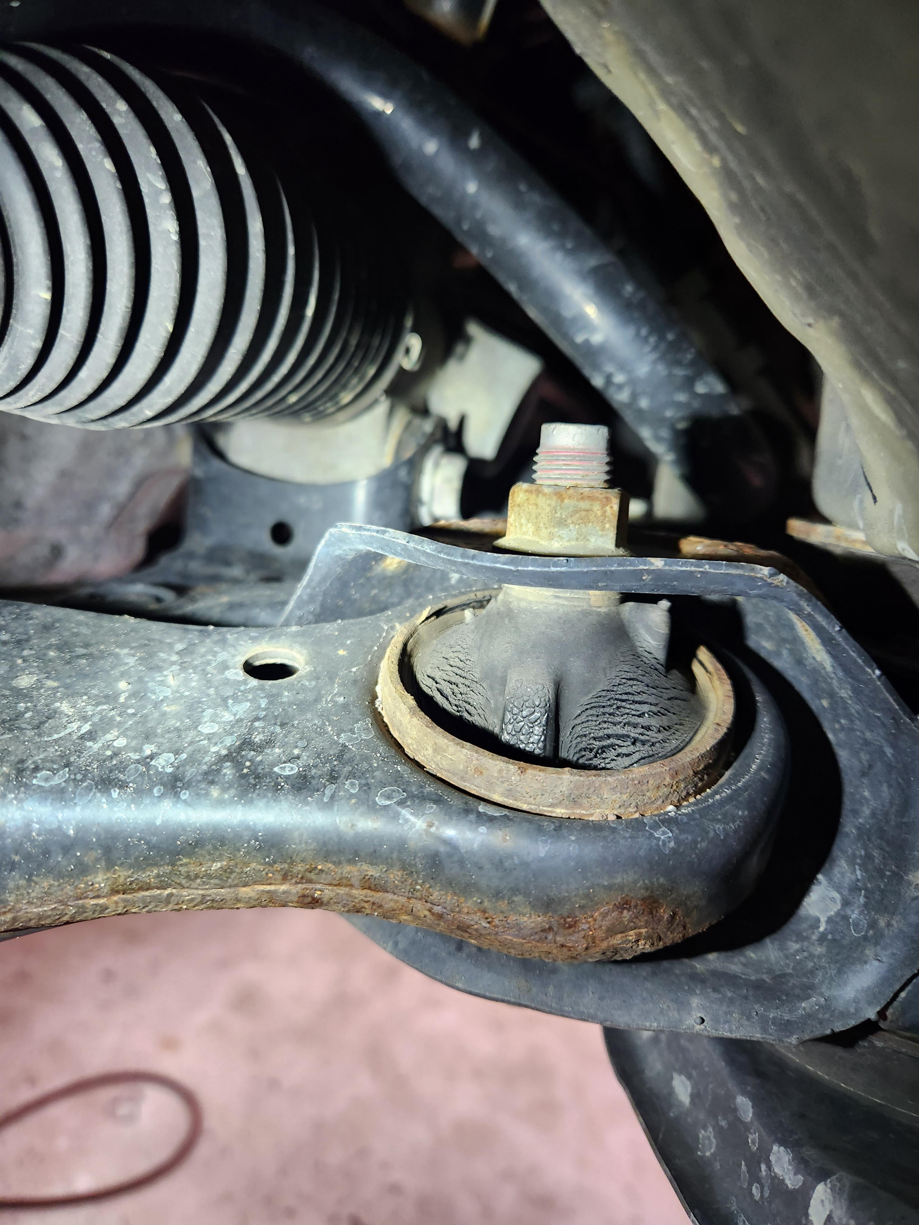Toyota futómű hibák és alkatrészek – Yaris, Corolla, Avensis, RAV4, Land Cruiser